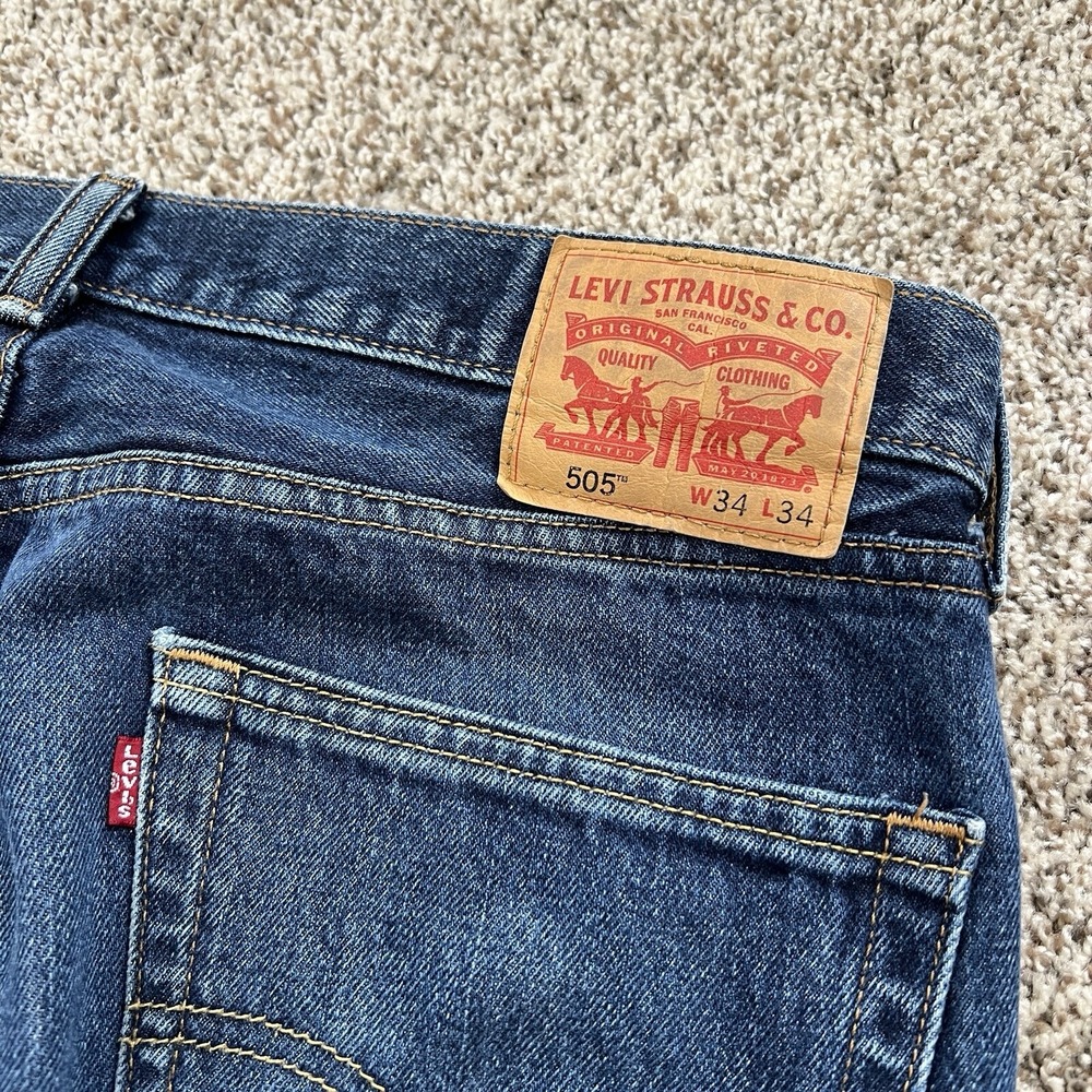 Levis 505 Jeans 34 x 34 Medium Wash Regular Straight Blue Denim Mens American